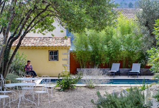 A family home with a garden in the village of Alleins, between Cavaillon and Salon-de-Provence - photo  n°3